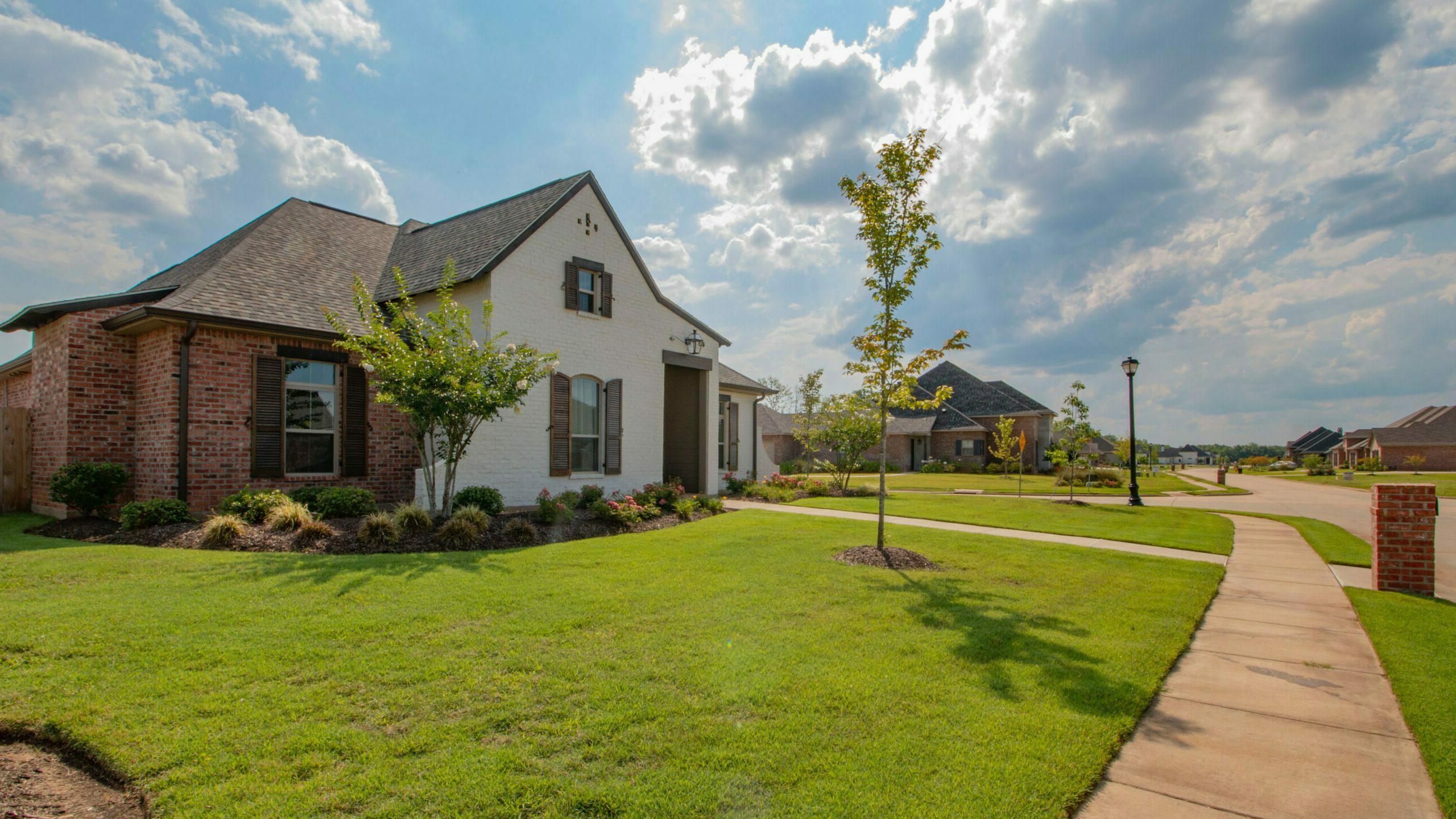 A well manicured lawn.